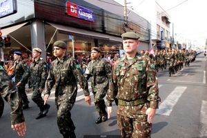 Desfile  C&iacute;vico e Hasteamento das Bandeiras no dia da Independ&ecirc;ncia