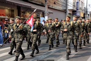 Desfile  C&iacute;vico e Hasteamento das Bandeiras no dia da Independ&ecirc;ncia