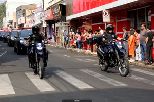 Desfile  C&iacute;vico e Hasteamento das Bandeiras no dia da Independ&ecirc;ncia