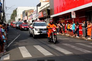 Desfile  C&iacute;vico e Hasteamento das Bandeiras no dia da Independ&ecirc;ncia