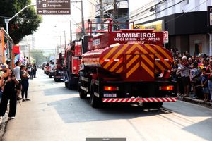 Desfile  C&iacute;vico e Hasteamento das Bandeiras no dia da Independ&ecirc;ncia