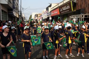 Desfile  C&iacute;vico e Hasteamento das Bandeiras no dia da Independ&ecirc;ncia