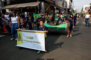 Desfile  C&iacute;vico e Hasteamento das Bandeiras no dia da Independ&ecirc;ncia