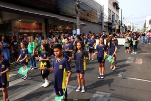 Desfile  C&iacute;vico e Hasteamento das Bandeiras no dia da Independ&ecirc;ncia