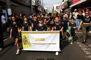 Desfile  C&iacute;vico e Hasteamento das Bandeiras no dia da Independ&ecirc;ncia