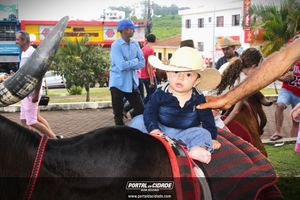 13&ordm; Desfile de Carro de Boi em Nova Resende