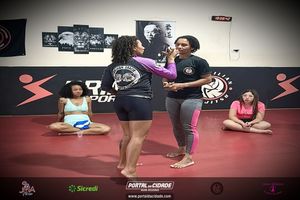 Elas Inspiram: partilha, energia e dan&ccedil;a