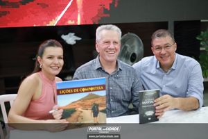 Lan&ccedil;amento do livro "De volta a Santiago" do prefeito Maur&iacute;cio Gehlen 