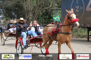 Desfile dos Cavaleiros e Charreteiros