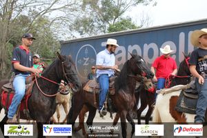 Desfile dos Cavaleiros e Charreteiros