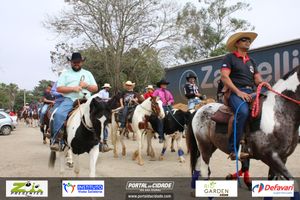 Desfile dos Cavaleiros e Charreteiros