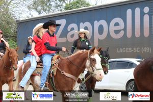 Desfile dos Cavaleiros e Charreteiros