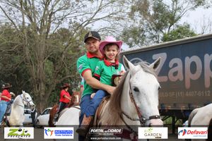 Desfile dos Cavaleiros e Charreteiros