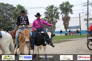 Desfile dos Cavaleiros e Charreteiros