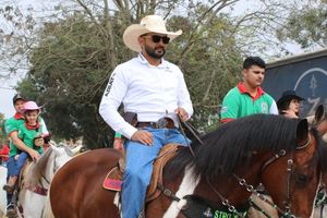 Desfile dos Cavaleiros e Charreteiros