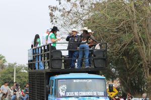 Desfile dos Cavaleiros e Charreteiros