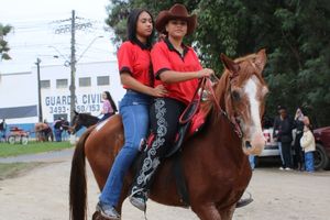 Desfile dos Cavaleiros e Charreteiros