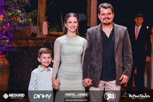 15 Anos Lara Finder
