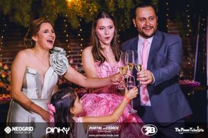 15 Anos Lara Finder