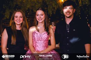 15 Anos Lara Finder
