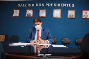 OAB Sumar&eacute; realiza a 1&ordf; entrega do ano das carteiras aos novos Advogados