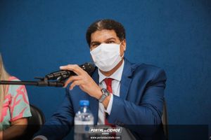 OAB Sumar&eacute; realiza a 1&ordf; entrega do ano das carteiras aos novos Advogados