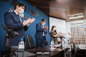 OAB Sumar&eacute; realiza a 1&ordf; entrega do ano das carteiras aos novos Advogados