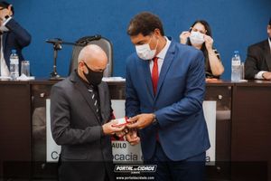 OAB Sumar&eacute; realiza a 1&ordf; entrega do ano das carteiras aos novos Advogados