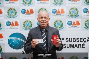 OAB Sumar&eacute; realiza a 1&ordf; entrega do ano das carteiras aos novos Advogados