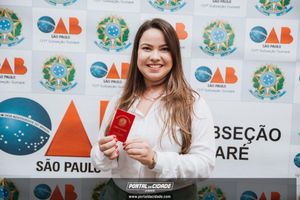 OAB Sumar&eacute; realiza a 1&ordf; entrega do ano das carteiras aos novos Advogados