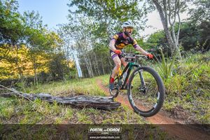 Equipe de MTB A&ccedil;a&iacute; Mil e Ross Sumar&eacute; no Festival Brasil Ride Warn Up Botucatu 2022
