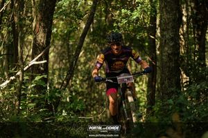 Equipe de MTB A&ccedil;a&iacute; Mil e Ross Sumar&eacute; no Festival Brasil Ride Warn Up Botucatu 2022