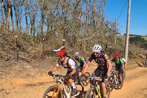 Equipe de MTB A&ccedil;a&iacute; Mil e Ross Sumar&eacute; no Festival Brasil Ride Warn Up Botucatu 2022