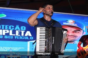 Adriano Estigado no Boi Carrapeta