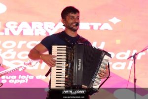 Adriano Estigado no Boi Carrapeta