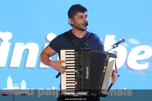 Adriano Estigado no Boi Carrapeta