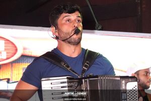 Adriano Estigado no Boi Carrapeta