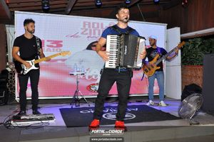 Adriano Estigado no Boi Carrapeta