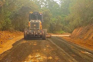 Prefeitura dá sequência à manutenção de estradas rurais em Andradas