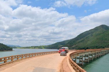 Ponte Torta sobre o Rio Sapuca&iacute; tem tr&aacute;fego de cargas interditado na BR-265