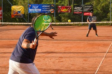 6&ordm; Open de Duplas de T&ecirc;nis re&uacute;ne mais de 100 atletas em torneio beneficente