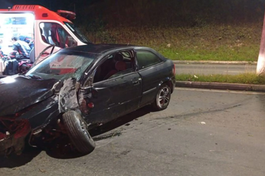 Motorista &eacute; internado em estado grave ap&oacute;s colis&atilde;o na sa&iacute;da de Po&ccedil;os para Andradas