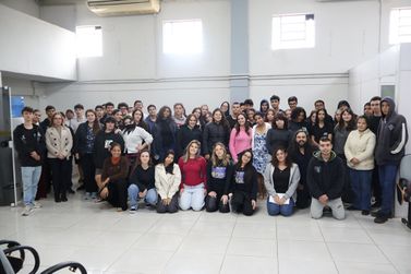 Plen&aacute;ria do Parlamento Jovem 2026 define propostas e representante de Andradas