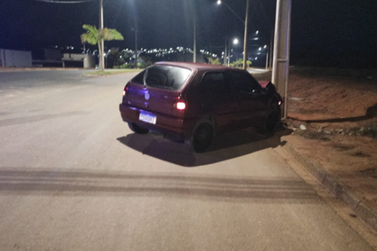 Motorista colide contra poste ap&oacute;s se distrair ao volante em Andradas