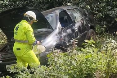 Pneu estoura e carro sai da pista na subida da serra em Andradas