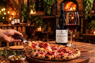 Vinho e pizza s&atilde;o atra&ccedil;&otilde;es de evento na v&eacute;spera de feriado em Andradas