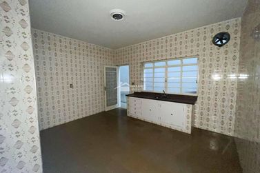 Casa para alugar - 180m&sup2; - Centro