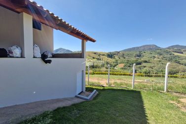 Ch&aacute;cara &agrave; venda - 100m&sup2; - Bairro Santa Luzia