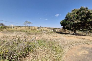 Terreno &agrave; venda - 224m&sup2; - Jardim Village