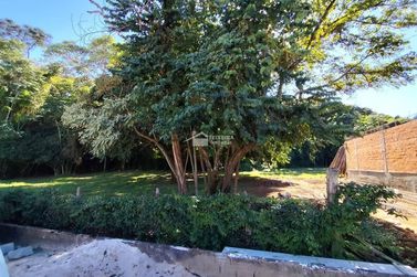 Terreno &agrave; venda - 300m&sup2; - Jardim do Lago